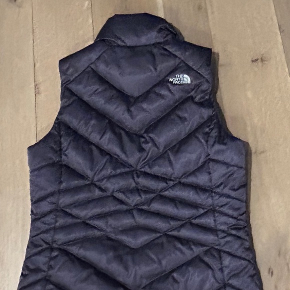 The North Face Women's Purple Quilted Down Vest EUC - Picture 3 of 11
